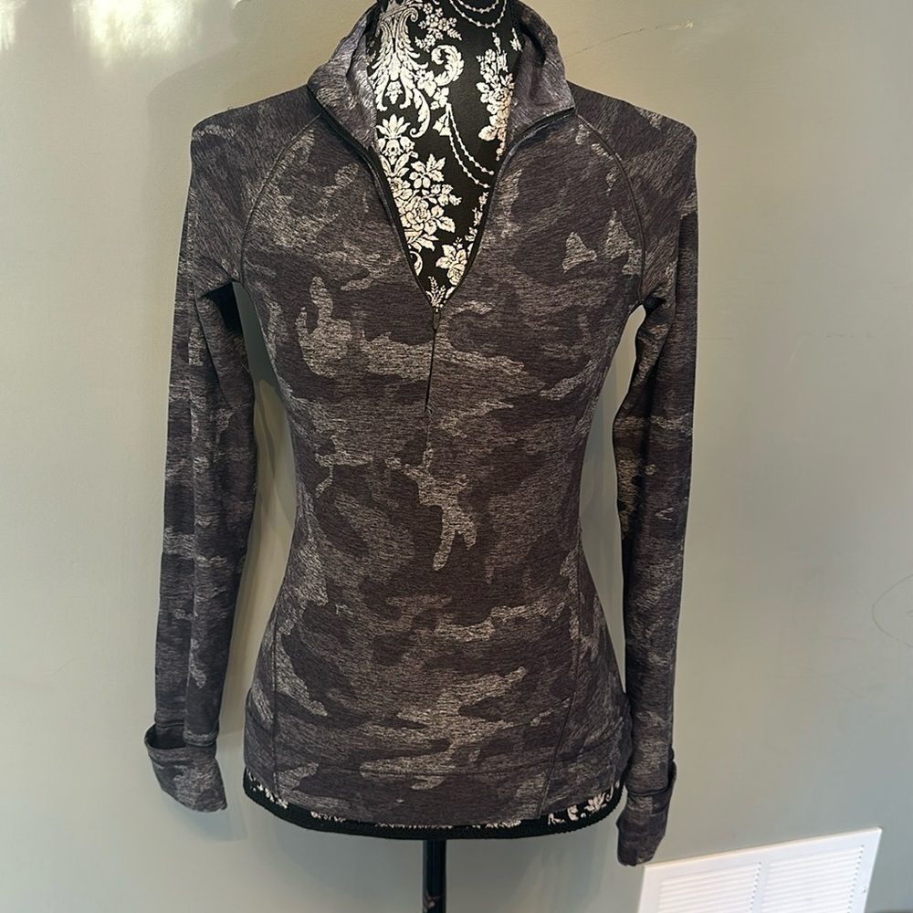 Lululemon Outrun the Elements 1/2 Zip
Incognito Camo HTR Black